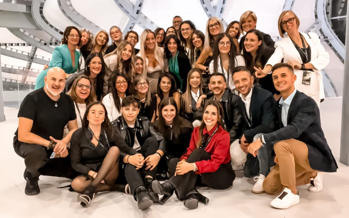 Team Tempesta group photo Mario Antonelli Alessia Napolitano network marketing